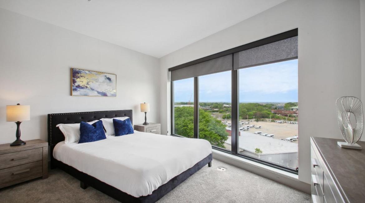 Apartment Luxury West Midtown 2 Bdrm *