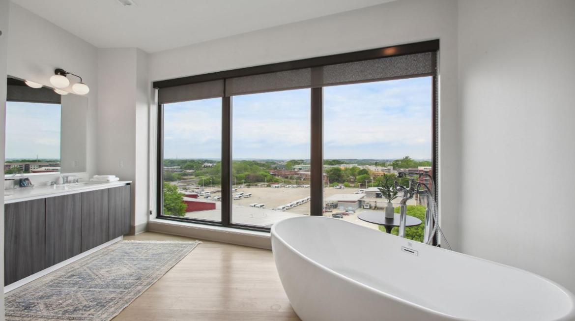 Luxury West Midtown 2 Bdrm Apartment *