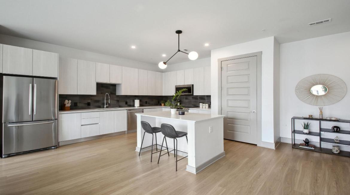 Luxury West Midtown 2 Bdrm Apartment *